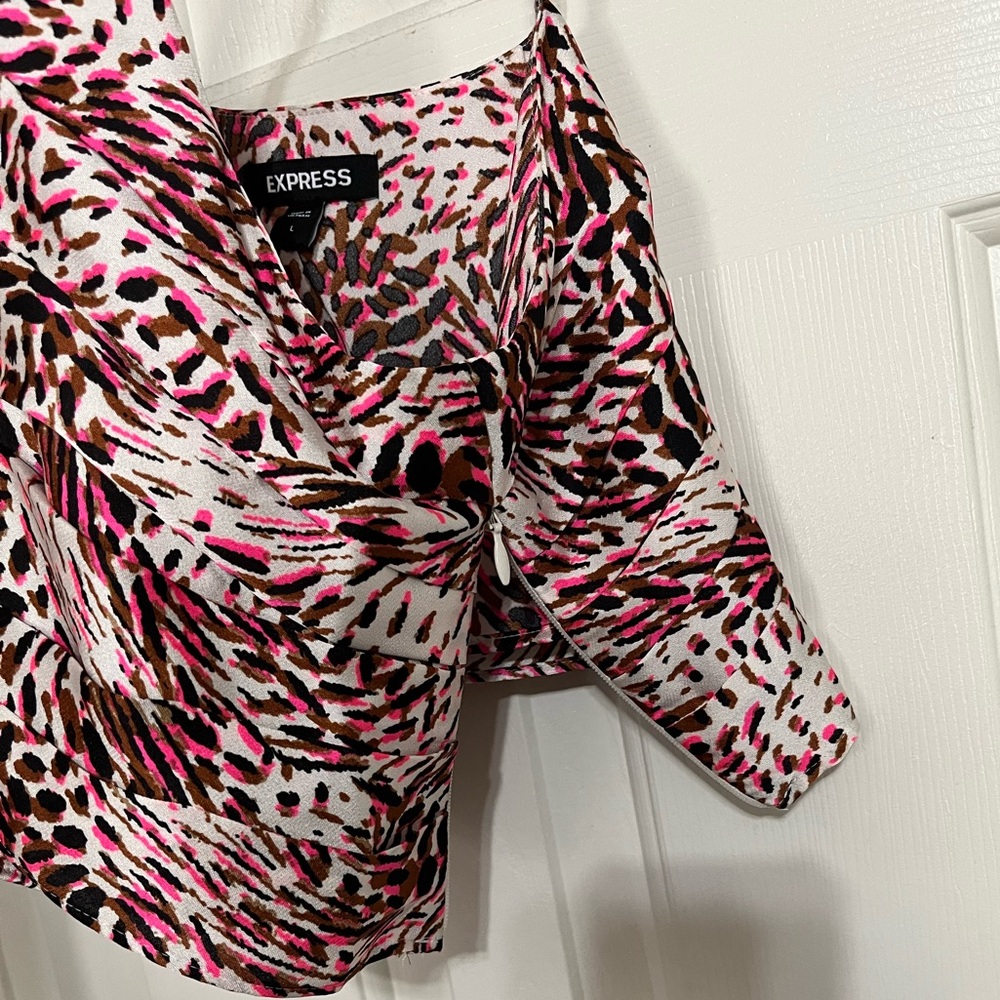 Express Cropped Shirt - Picture 3 of 3